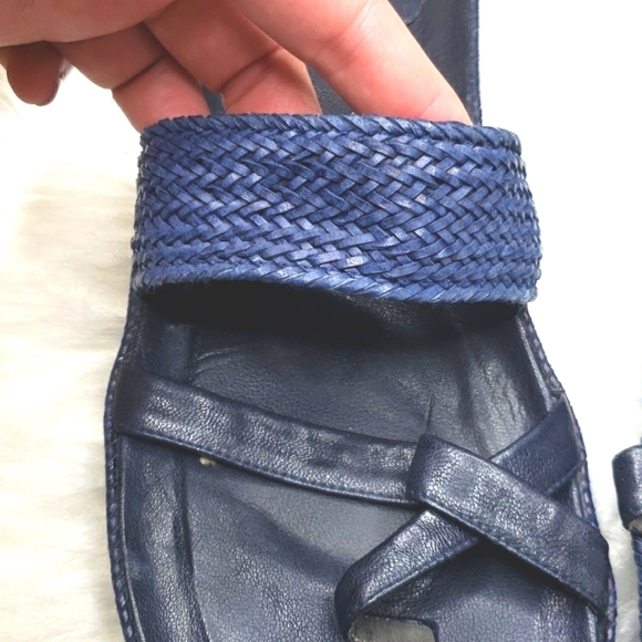 Stuart Weitzman Sandal 10.5M Navy Braided Toe Loop Slide Slip On - Picture 3 of 9